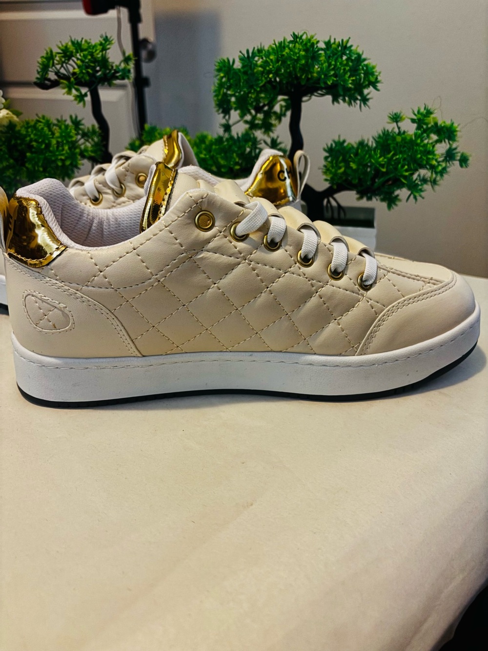 Source Unknown Cream Quilted Sneakers with Gold Accent